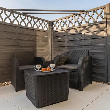 Blue Wave By Renters Daire